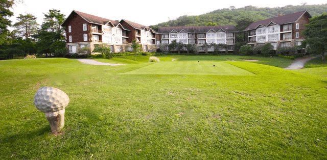 Bonanza Golf & Country Club fairway and green - golf course Thailand
