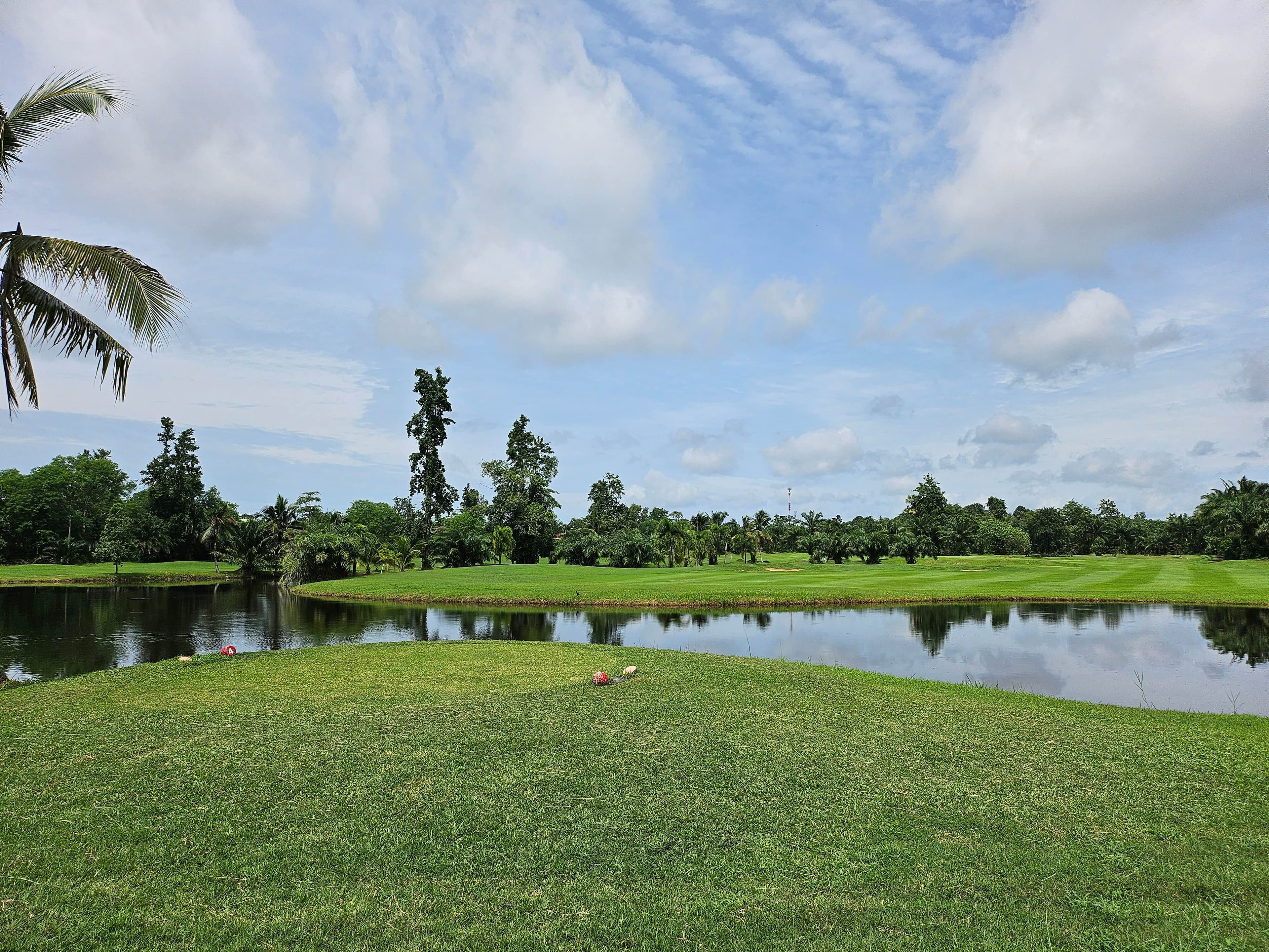 Hula Hula Golf Club clubhouse and facilities - Thailand golf
