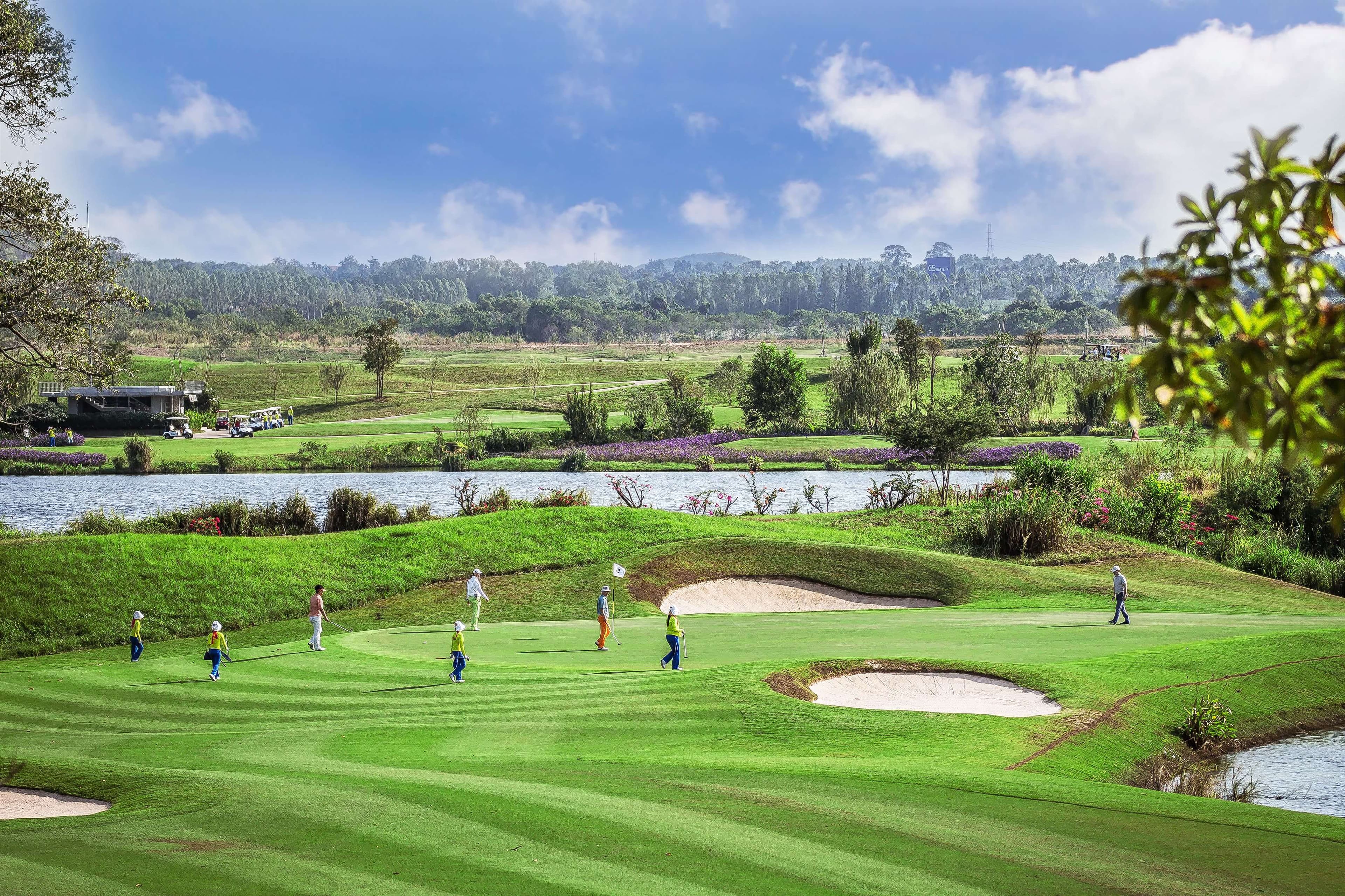 Siam Country Club Waterside course scenery - book golf tee time Thailand