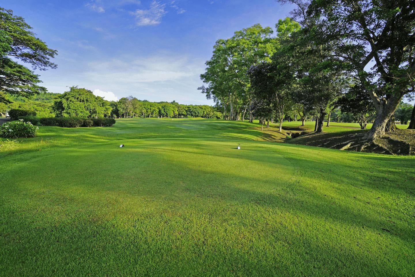 Blue Canyon Country Club (Lake Course) clubhouse and facilities - Thailand golf