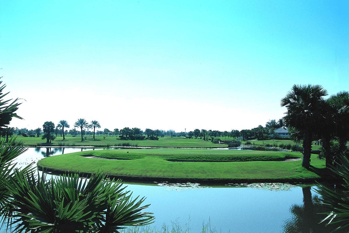 Krung Kavee Golf & Country Club Estate clubhouse and facilities - Thailand golf