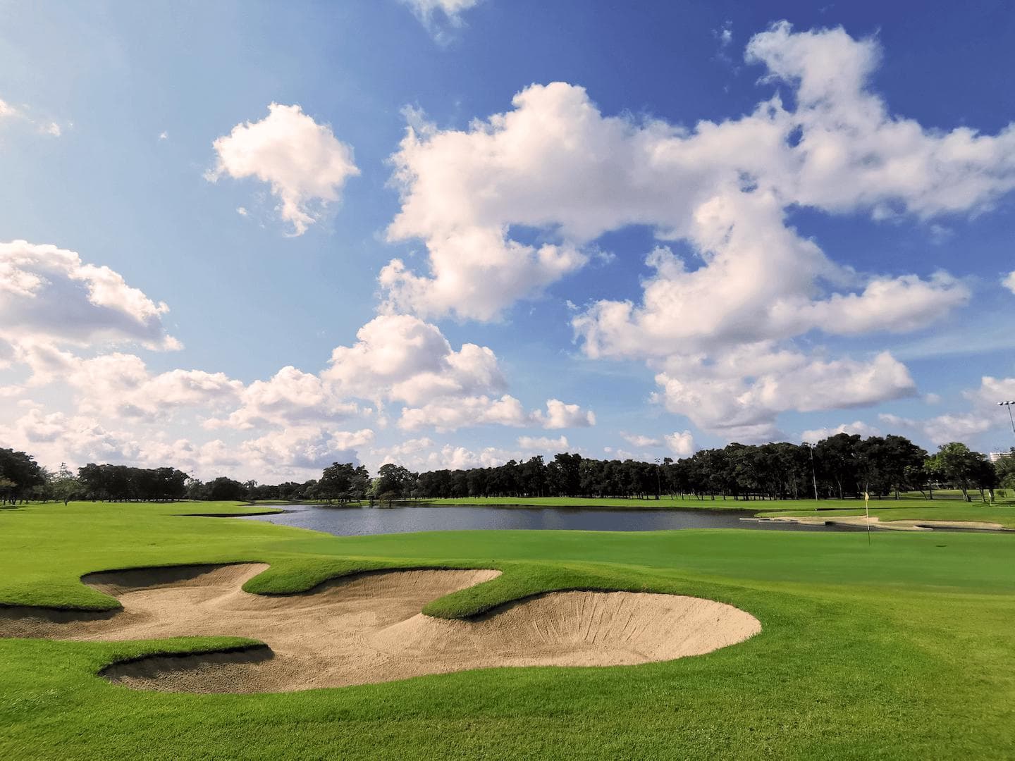 Thana City Country Club clubhouse and facilities - Thailand golf