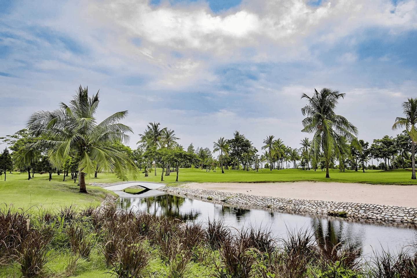 Royal Lakeside Golf Club clubhouse and facilities - Thailand golf