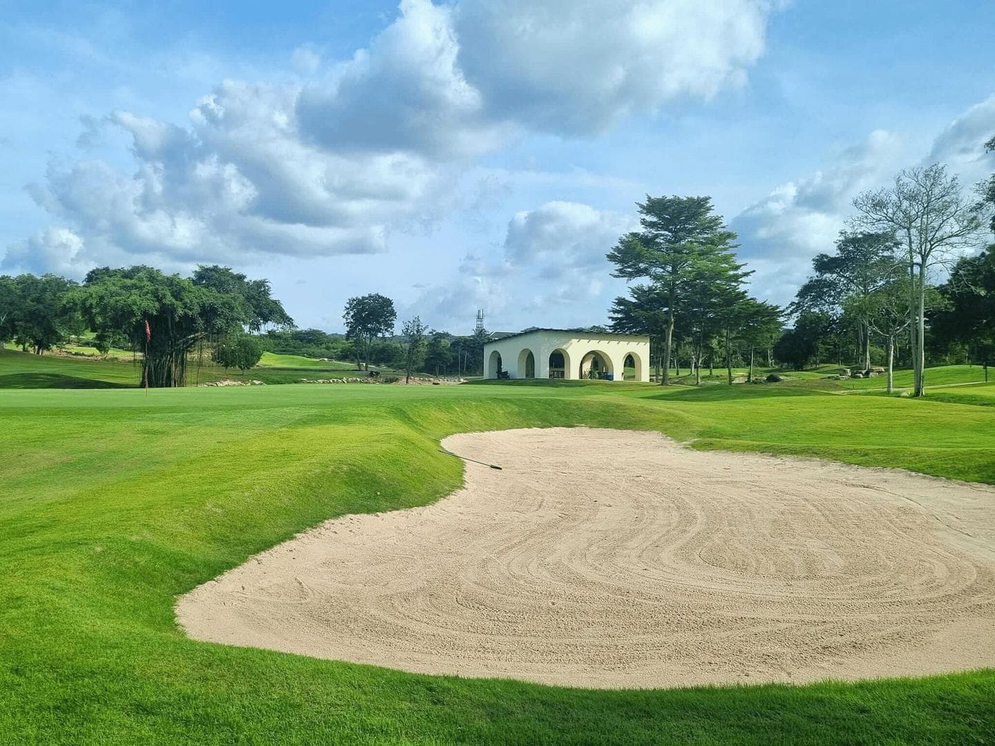 Rayong Green Valley Country Club clubhouse and facilities - Thailand golf