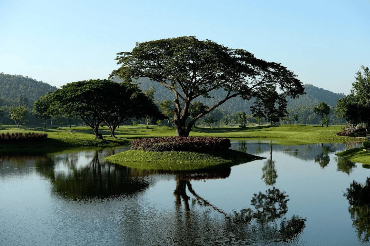 Alpine Golf Resort Chiang Mai clubhouse and facilities - Thailand golf