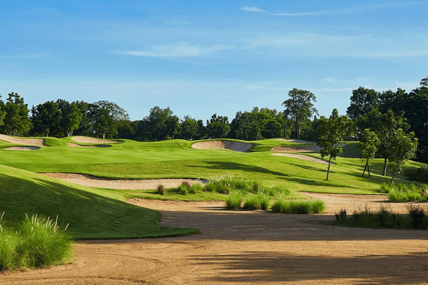 Riverdale Golf Club clubhouse and facilities - Thailand golf