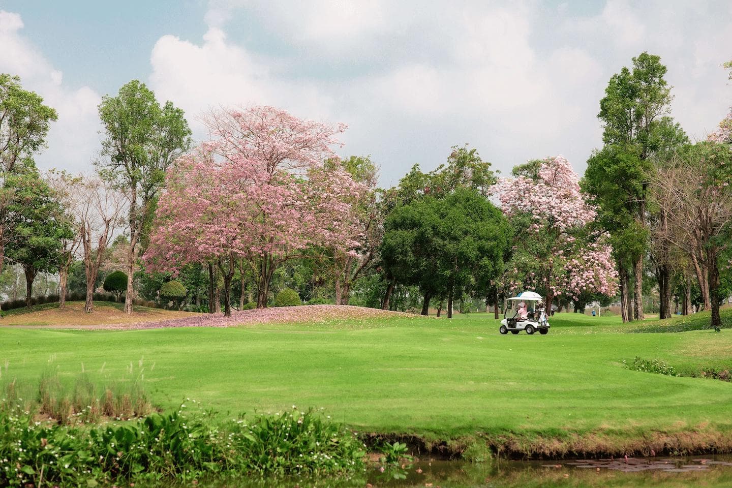 Flora Ville Golf & Country Club clubhouse and facilities - Thailand golf