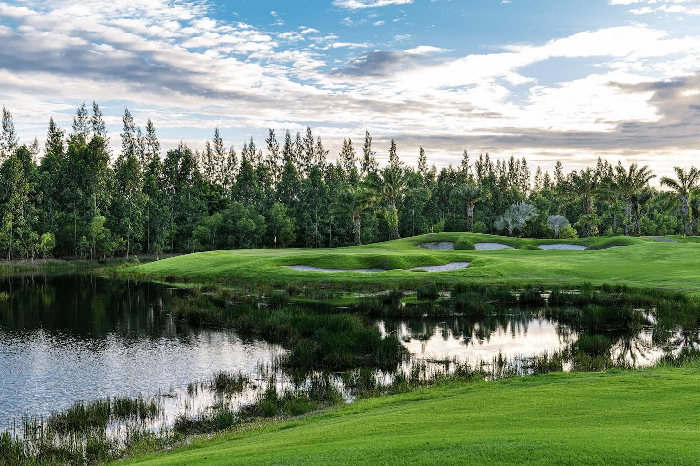 Artitaya Chiang Mai Golf Resort clubhouse and facilities - Thailand golf