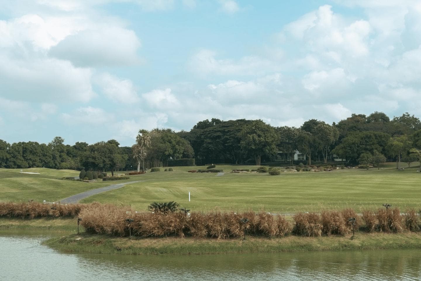Rancho Charnvee Resort And Country Club clubhouse and facilities - Thailand golf