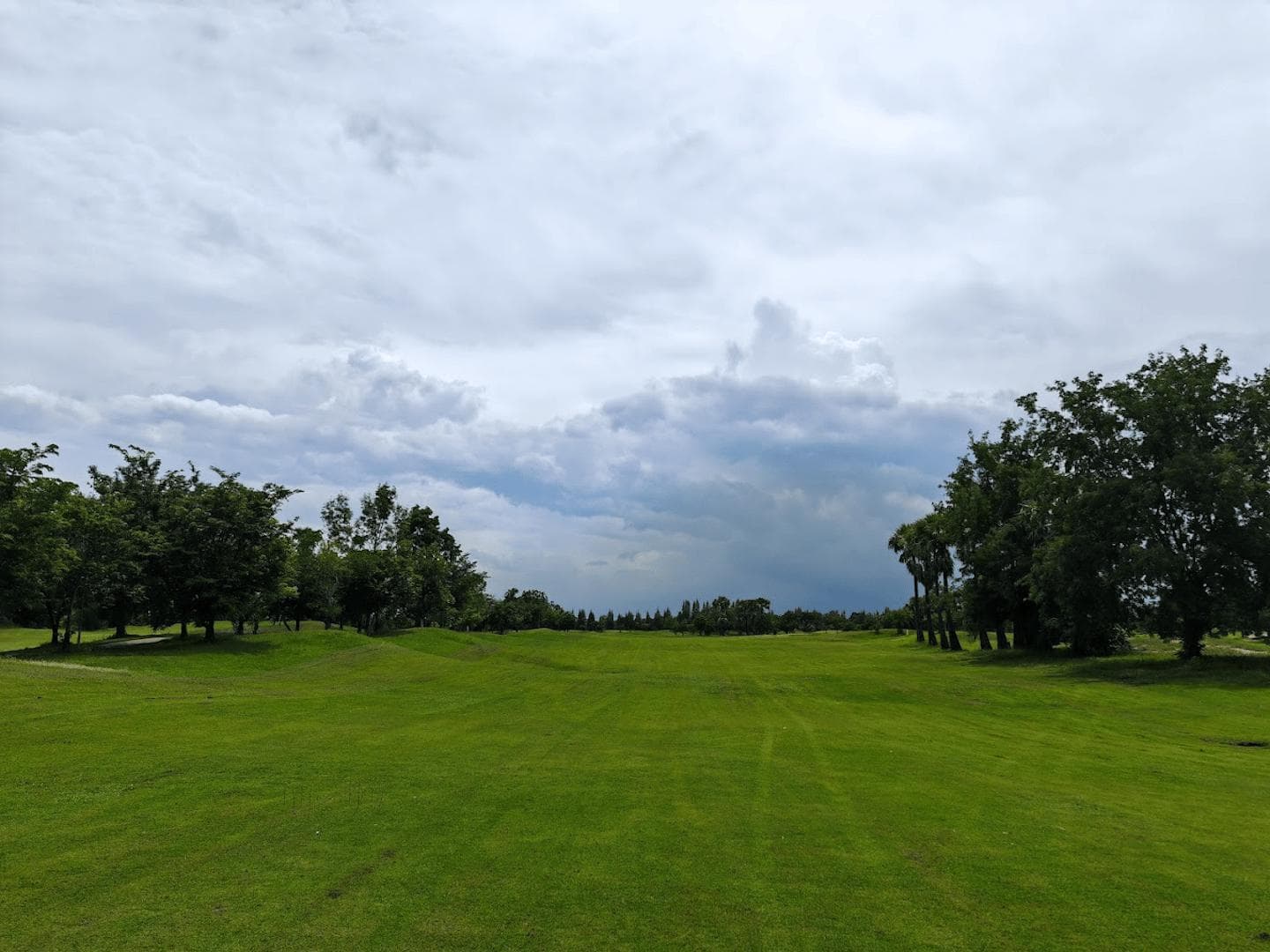 Dancoon Golf Club course scenery - book golf tee time Thailand