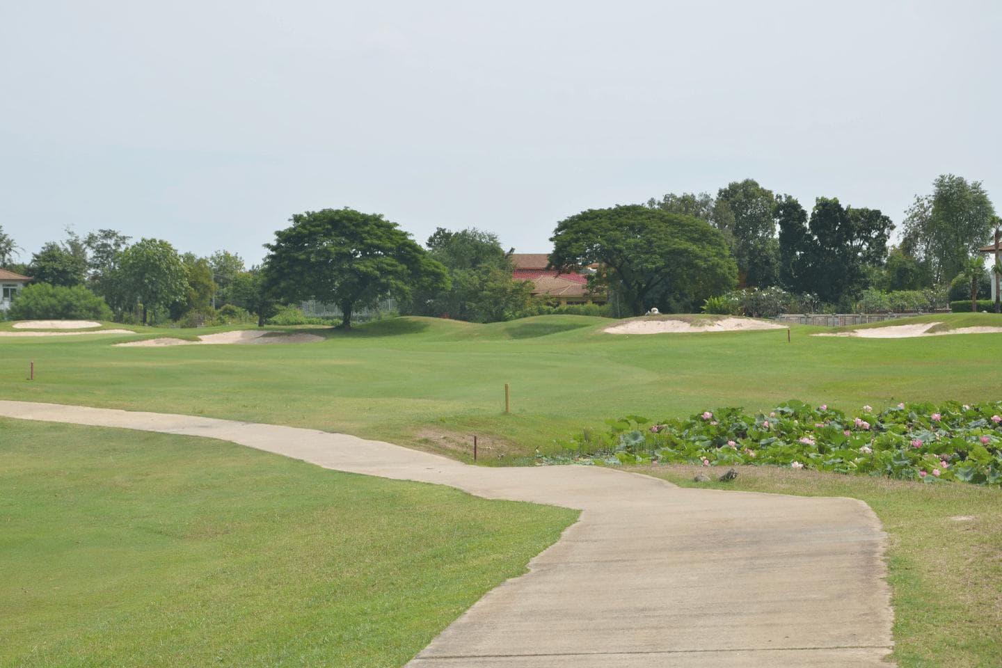 Thanya Golf Club clubhouse and facilities - Thailand golf