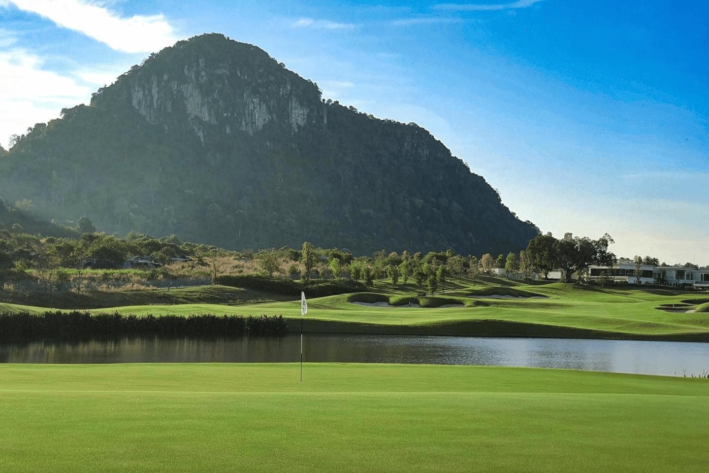 Chee Chan Golf Resort fairway and green - golf course Thailand