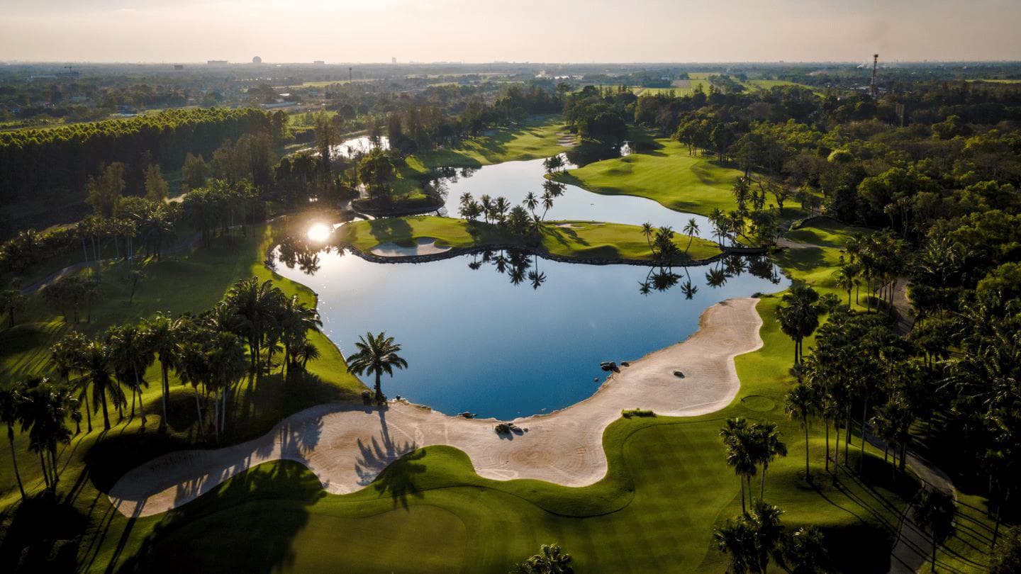 Alpine Golf Club clubhouse and facilities - Thailand golf