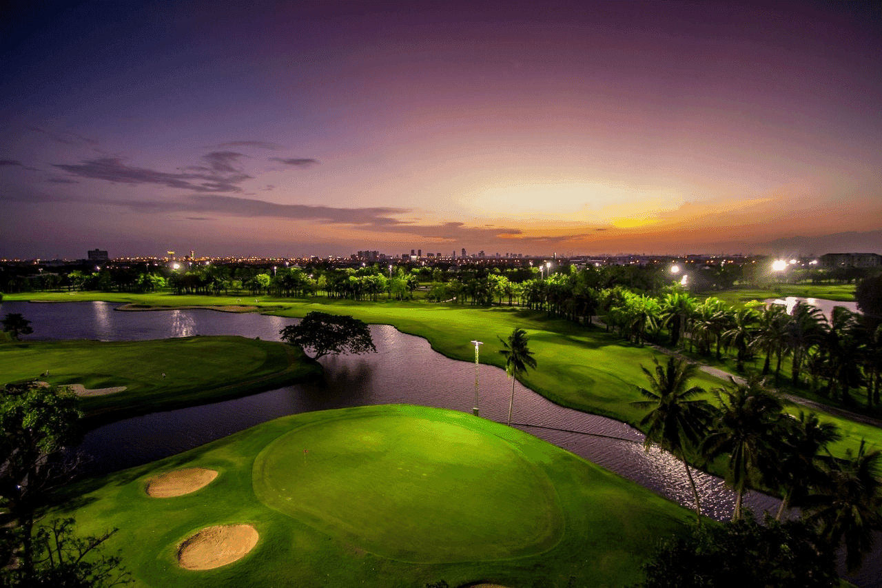 Night-Golf-at-Summit-Windmill-Golf-Club-Bangkok-Premium-Parkland