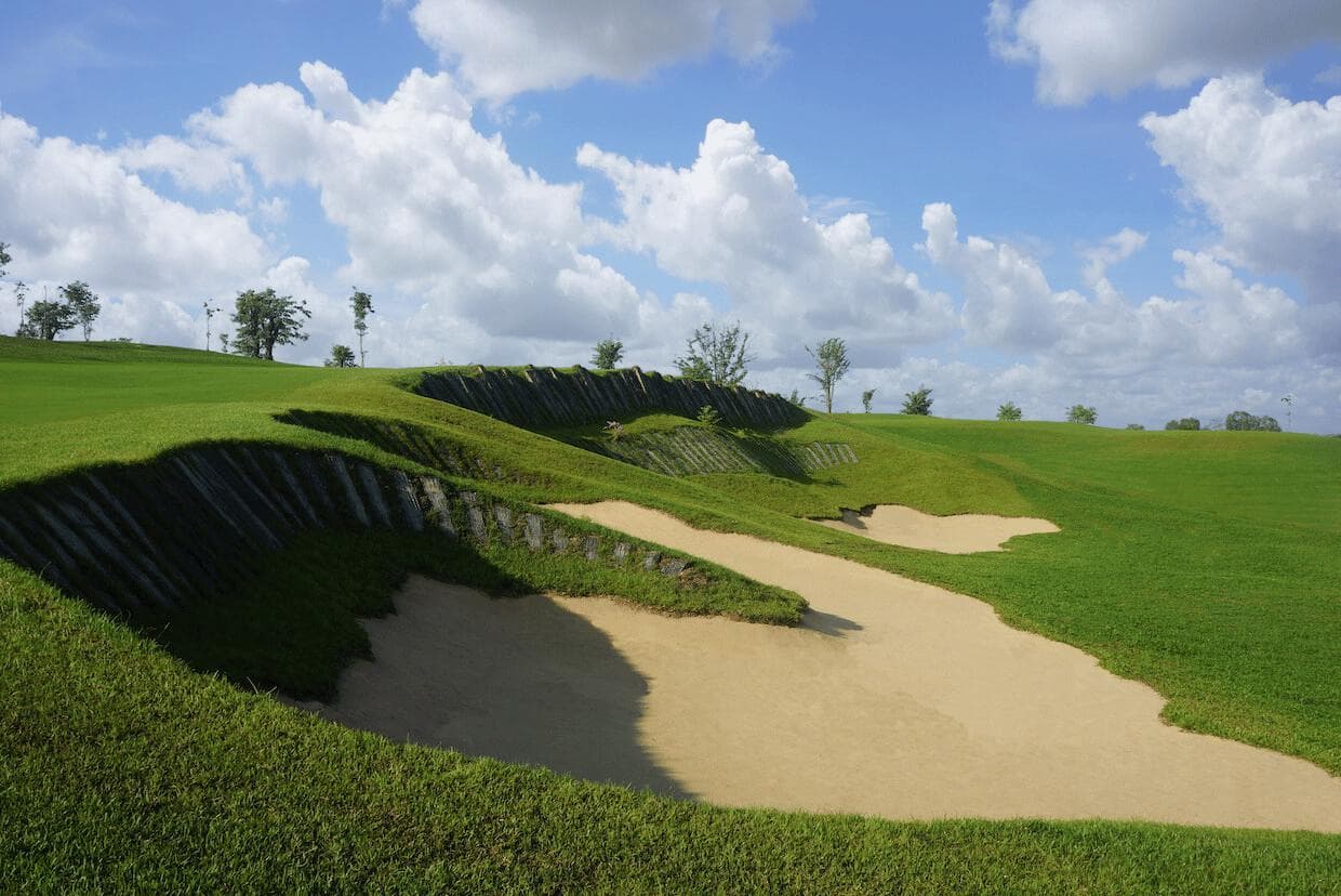 Enjoy golf experiences at The Signature Experience : Siam Country Club Rolling Hills