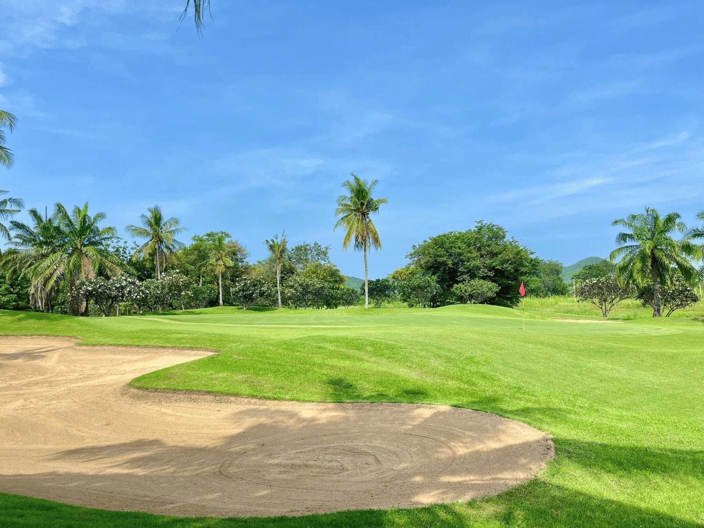 The Majestic Creek Country Club clubhouse and facilities - Thailand golf