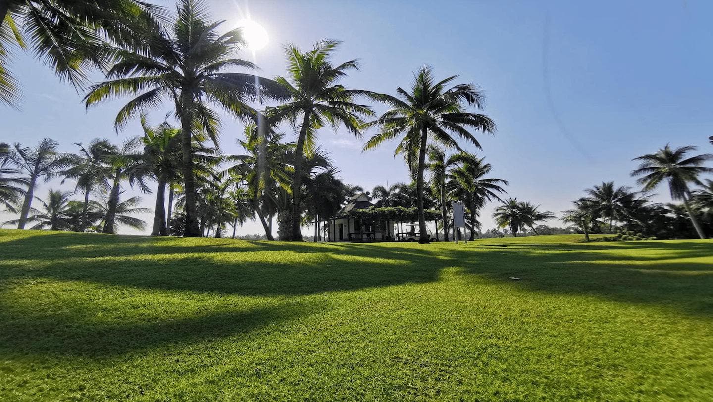 Suwan Golf & Country Club fairway and green - golf course Thailand