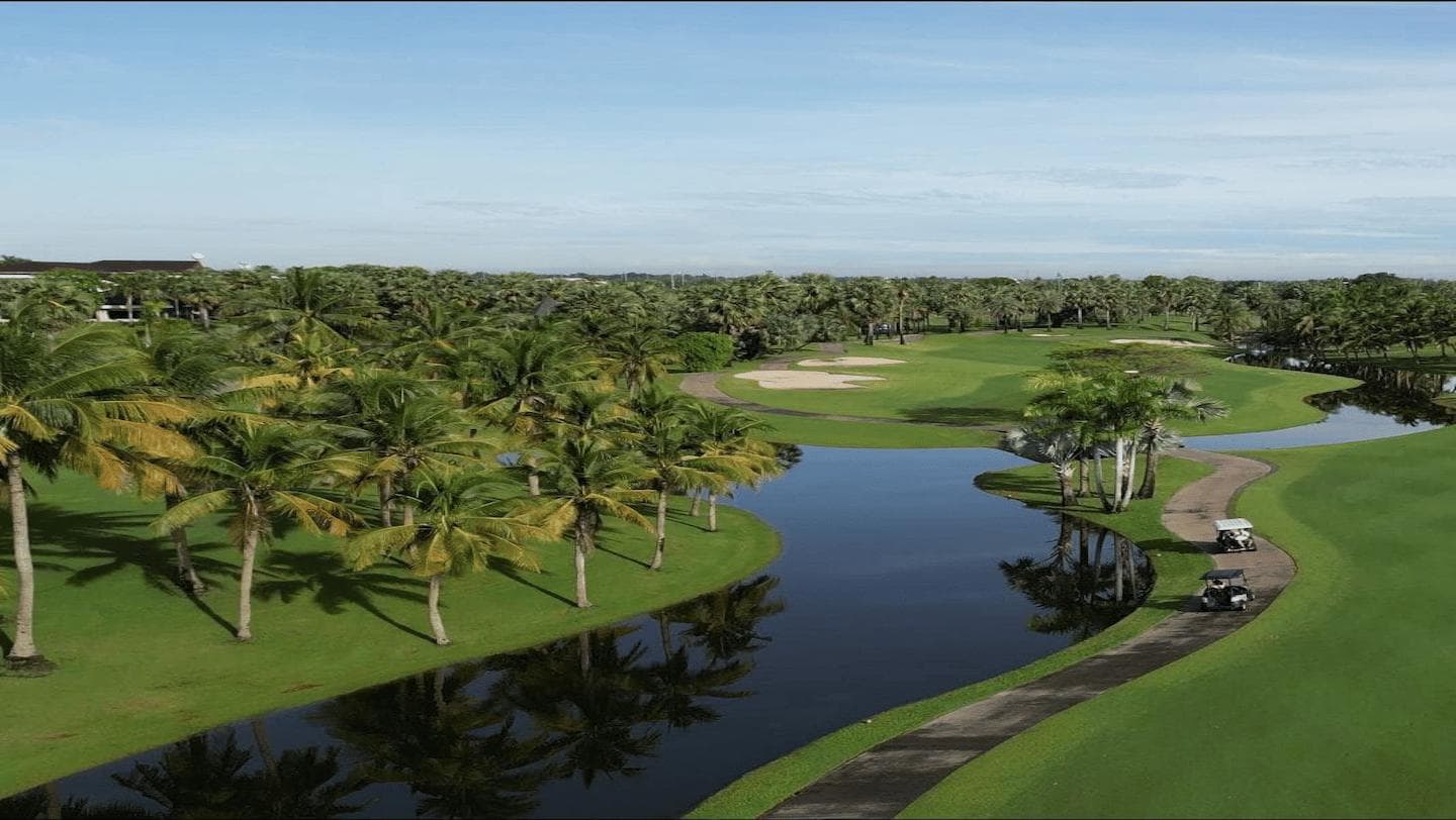 Suwan Golf & Country Club course scenery - book golf tee time Thailand