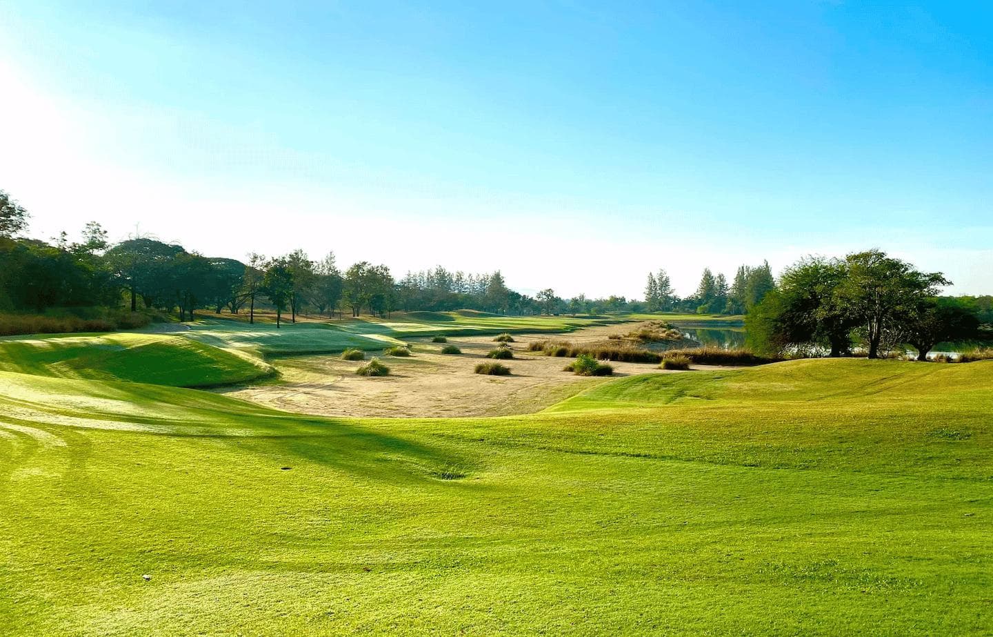Springfield Royal Country Club clubhouse and facilities - Thailand golf