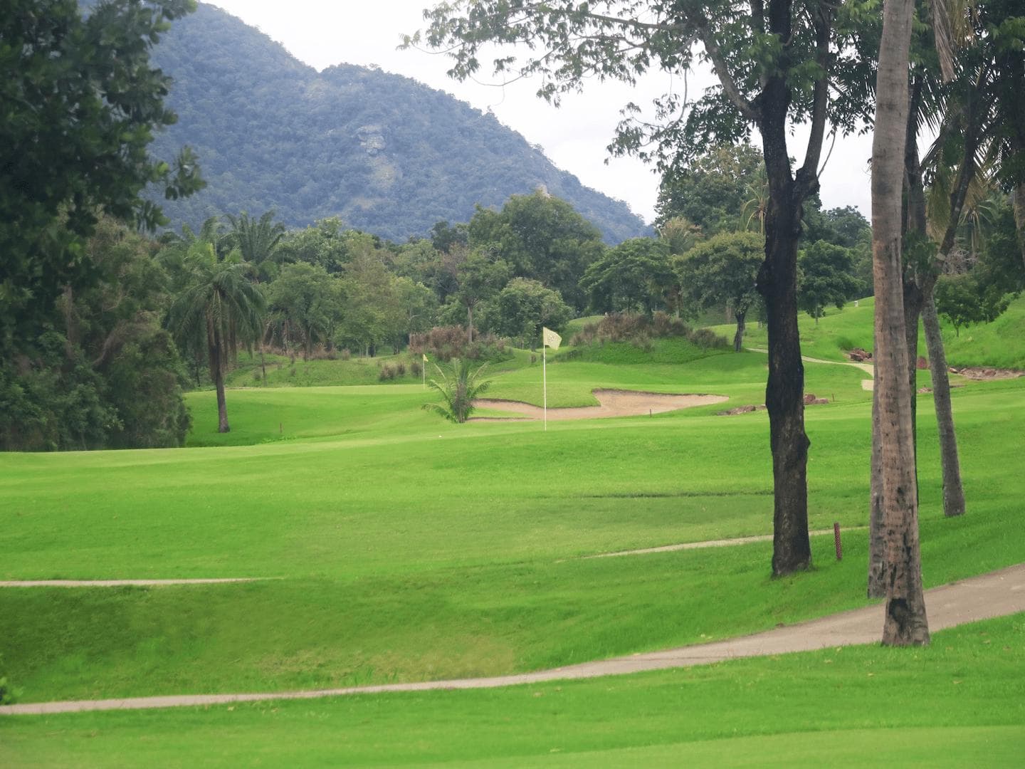 Lake View Resort & Golf Club fairway and green - golf course Thailand