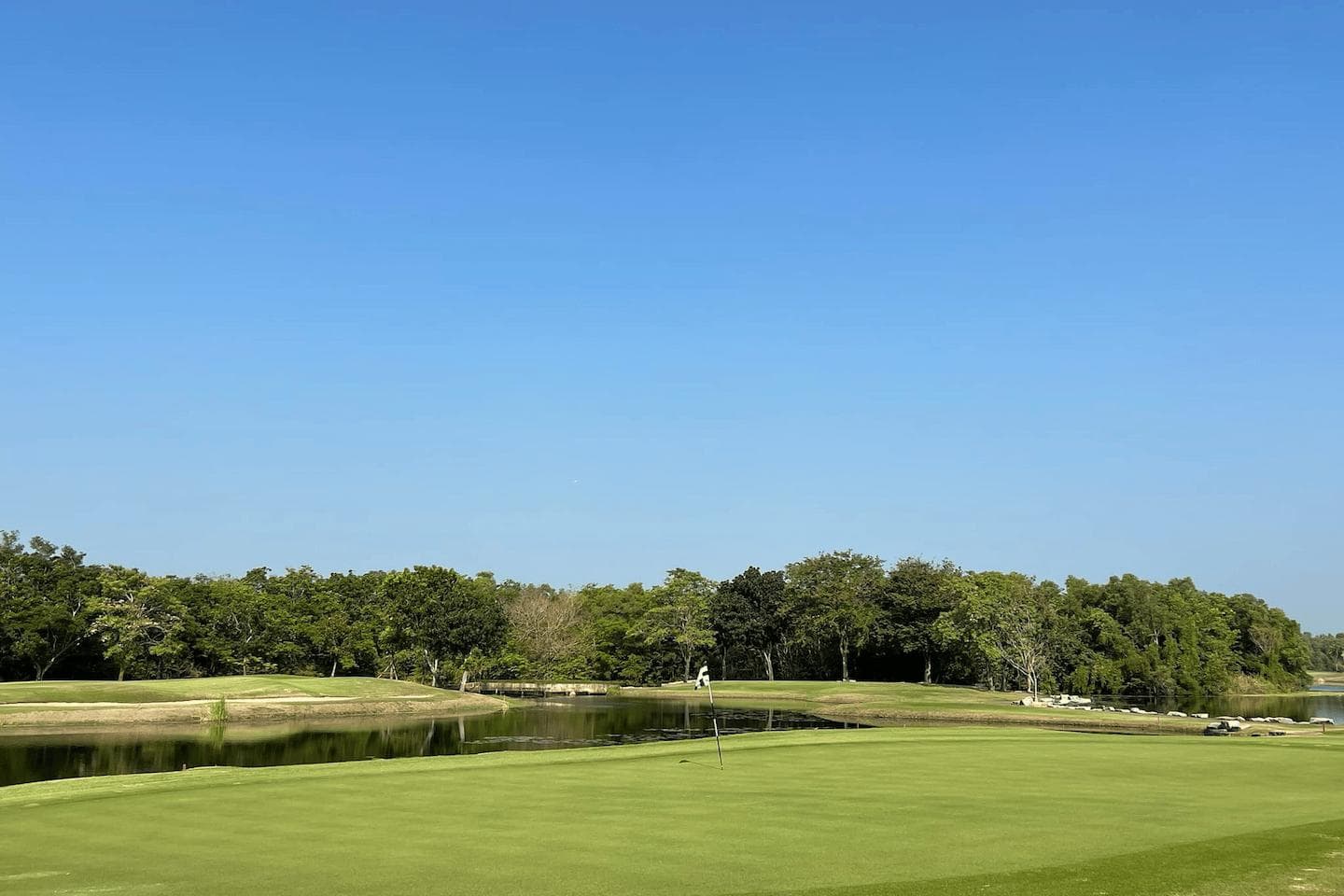 Lotus Valley Golf Resort clubhouse and facilities - Thailand golf