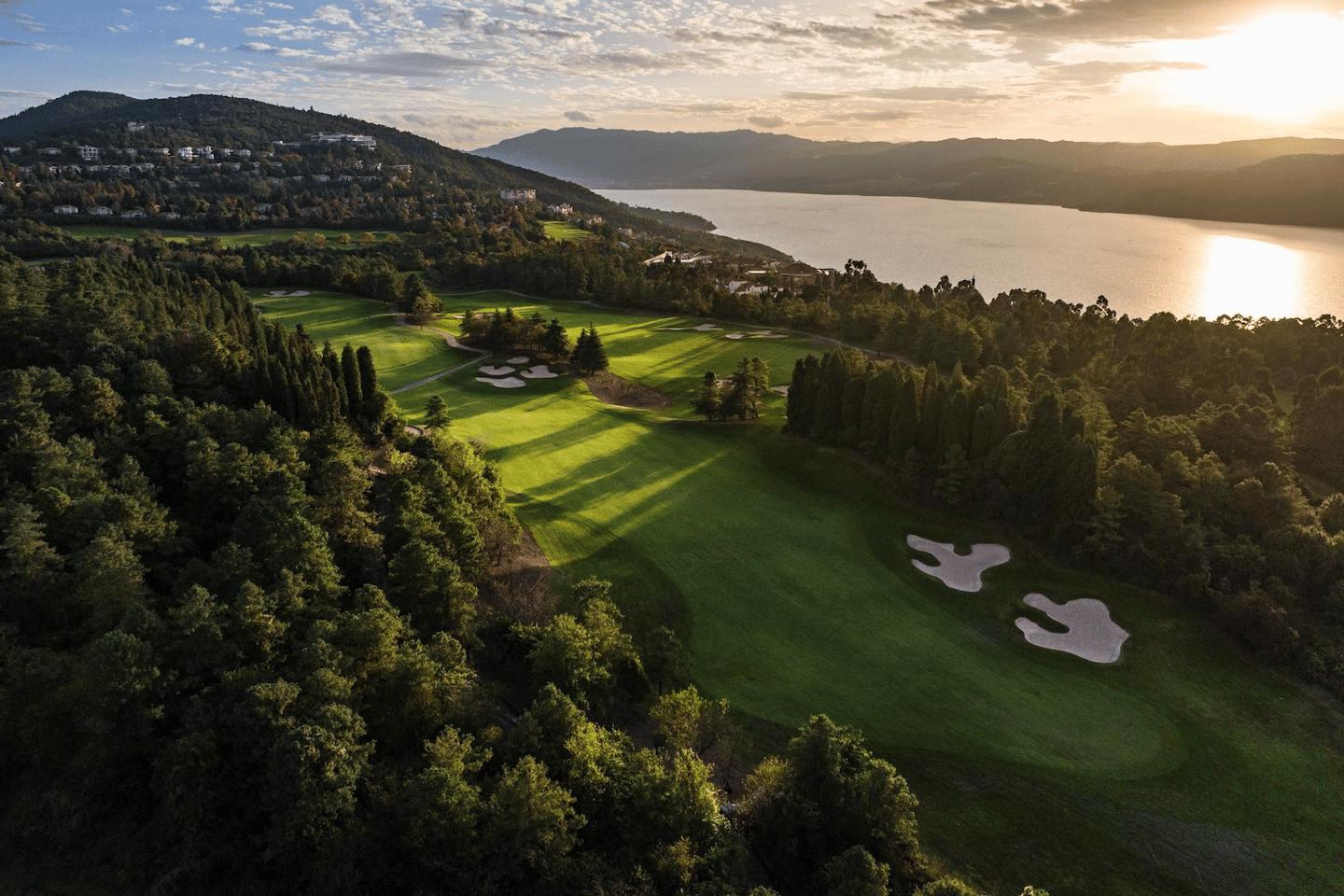Enjoy golf experiences at KUNMING GOLF SPRINGCITY & YULONGWAN
