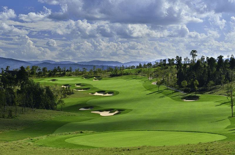 Explore golfing at KUNMING GOLF SPRINGCITY & YULONGWAN