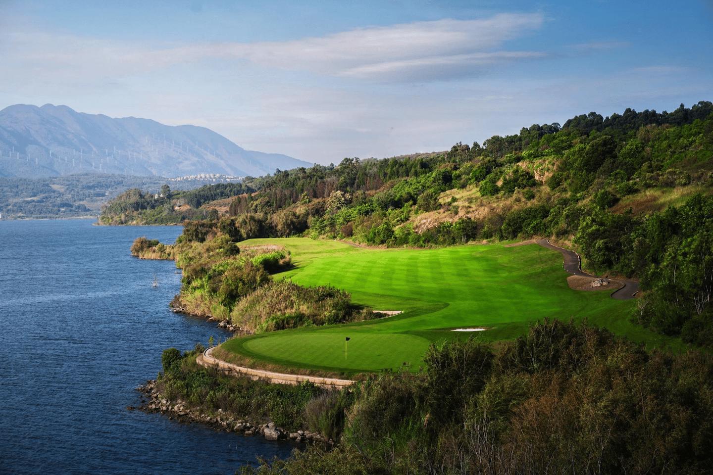 Luxury golf experience at SPRING CITY GOLF & LAKE RESORT
