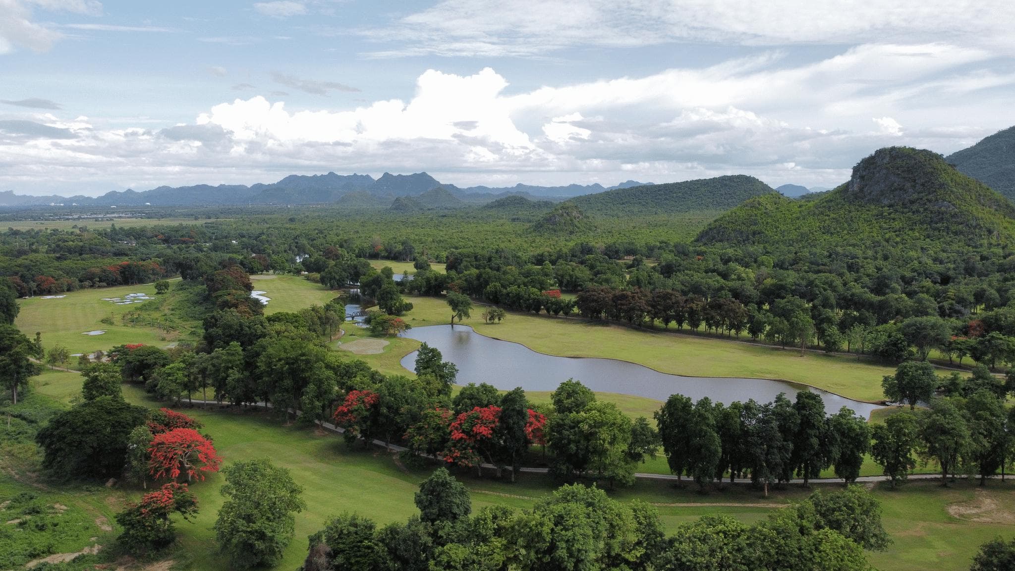 Artitaya Kanchanaburi Golf & Resort clubhouse and facilities - Thailand golf